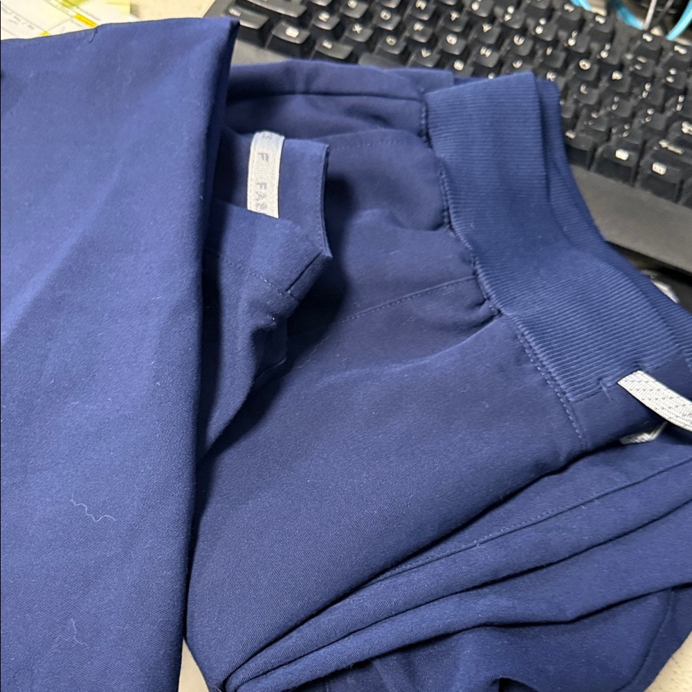Lot of FABLETICS L 
Tops and bottoms 5 pairs 80$